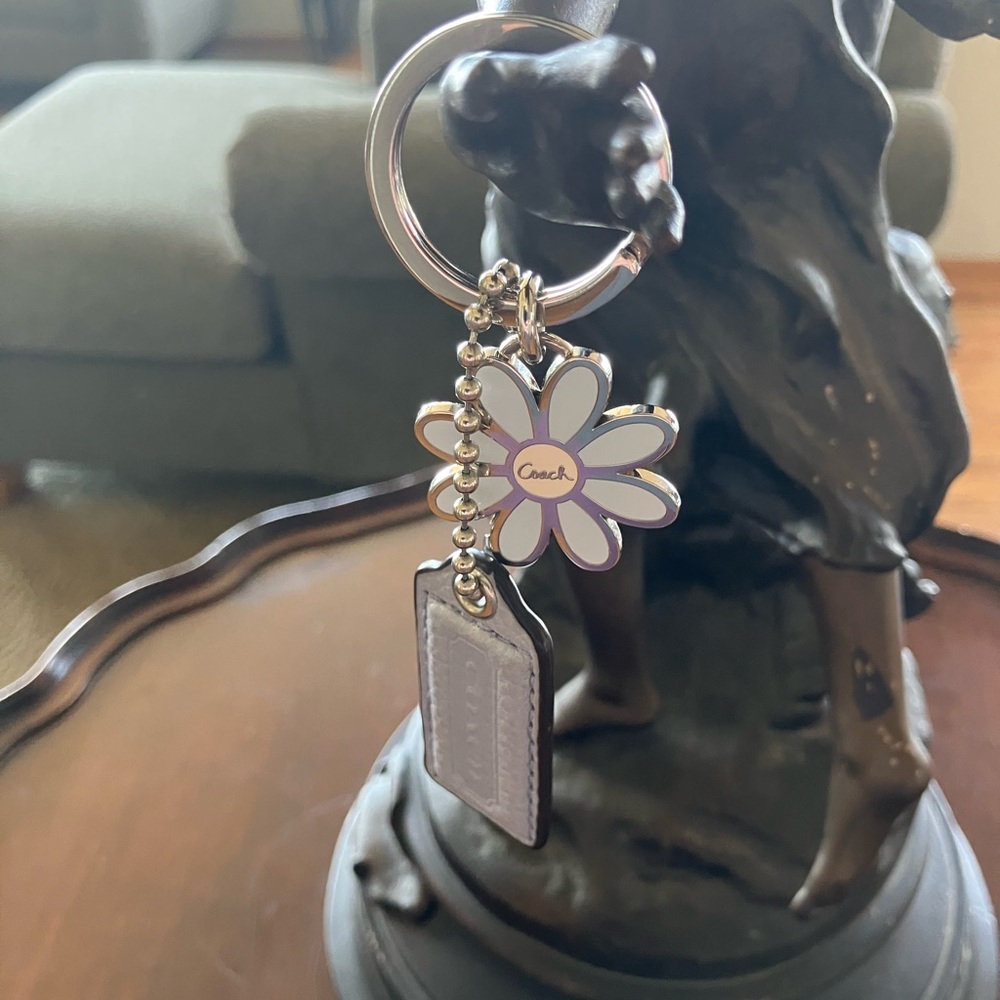 Coach Daisy Leather Keychain or purse charm with Silver Hardware - Picture 4 of 4